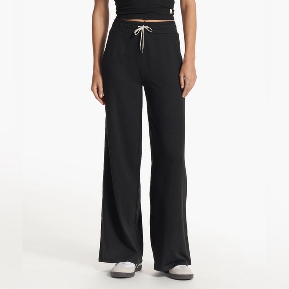 NWT Vuori Halo Essential Wideleg
Women's DreamKnit™ Pants - Picture 1 of 10